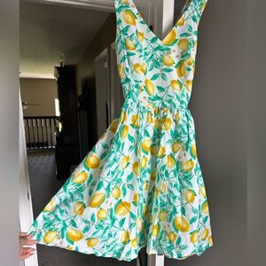 Adorable Elle cross back lemon and branches short dress. Size 2. Cotton/spandex